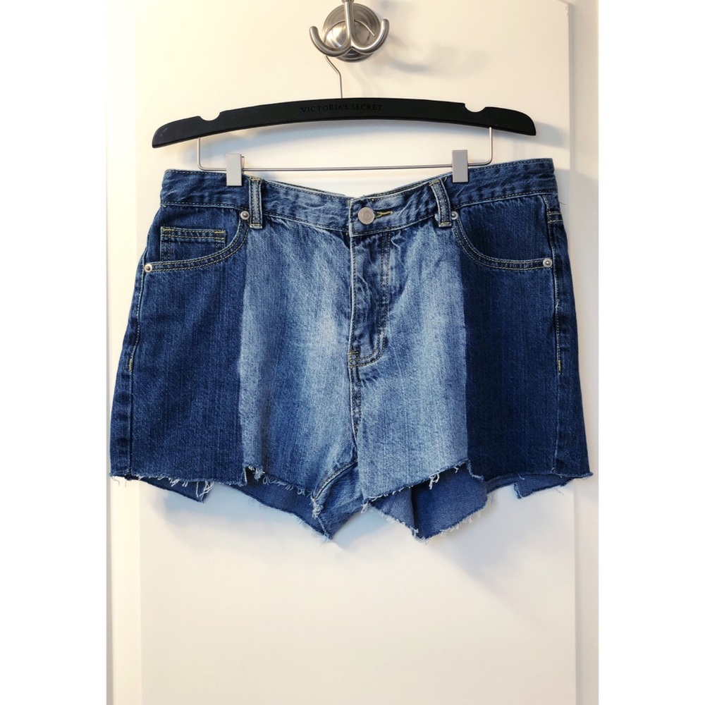 Gianni Bini 2 Toned Denim Shorts - Never Worn